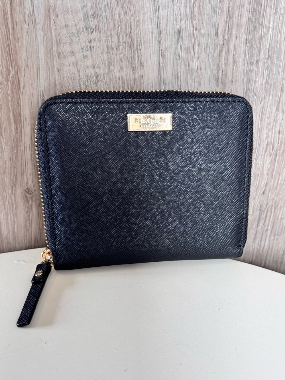 Kate Spade New York Zip Around Wallet – Black Saffiano